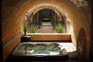 Salas de tratamientos para parejas, sauna, bañera de hidromasaje 