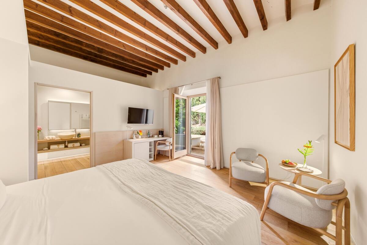 Habitación Deluxe doble, terraza | Ropa de cama de alta calidad y edredones de plumas
