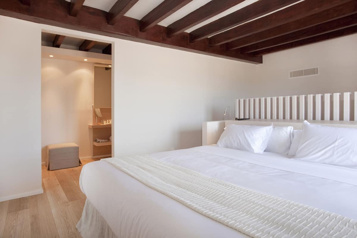 1 bedroom, minibar, in-room safe, individually decorated