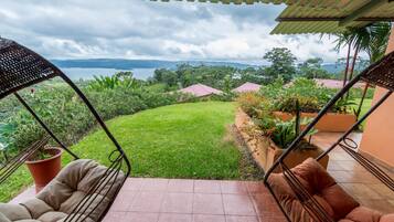 Casitas del Hotel Nepenthe | In-room safe, desk, free WiFi, bed sheets