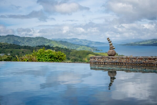 Outdoor pool - Nepenthe B&B (La Fortuna)