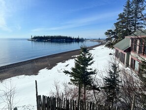 Panoramic Single Room | Lake view - The Shoreline Inn (Grand Marais)