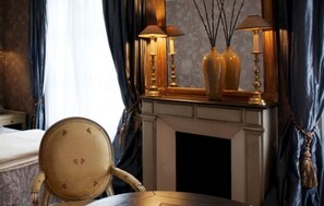 Minibar, coffres-forts dans les chambres, bureau, chambres insonorisées