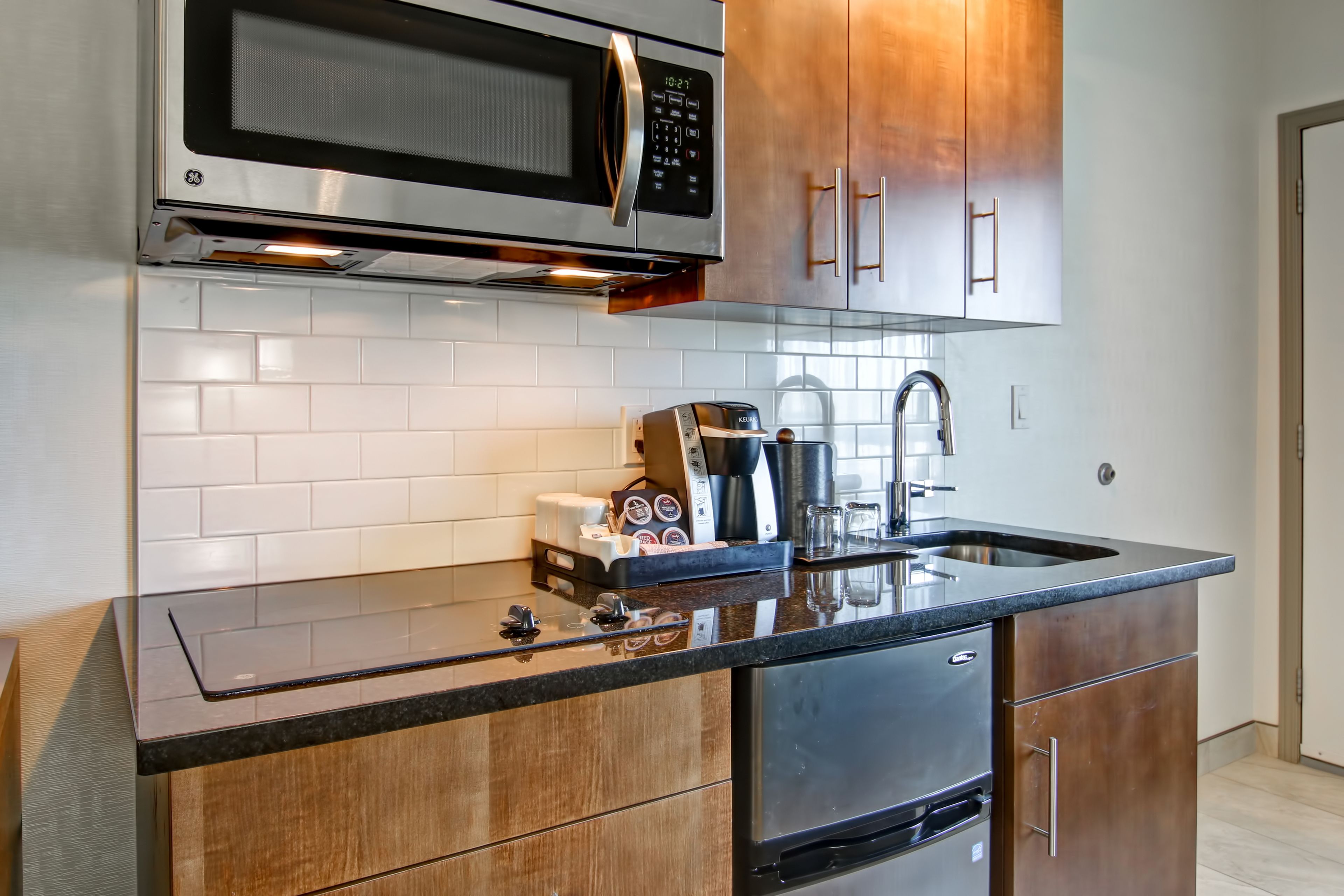 room, 1 king bed, kitchen | private kitchen | mini-fridge, microwave, coffee/tea maker