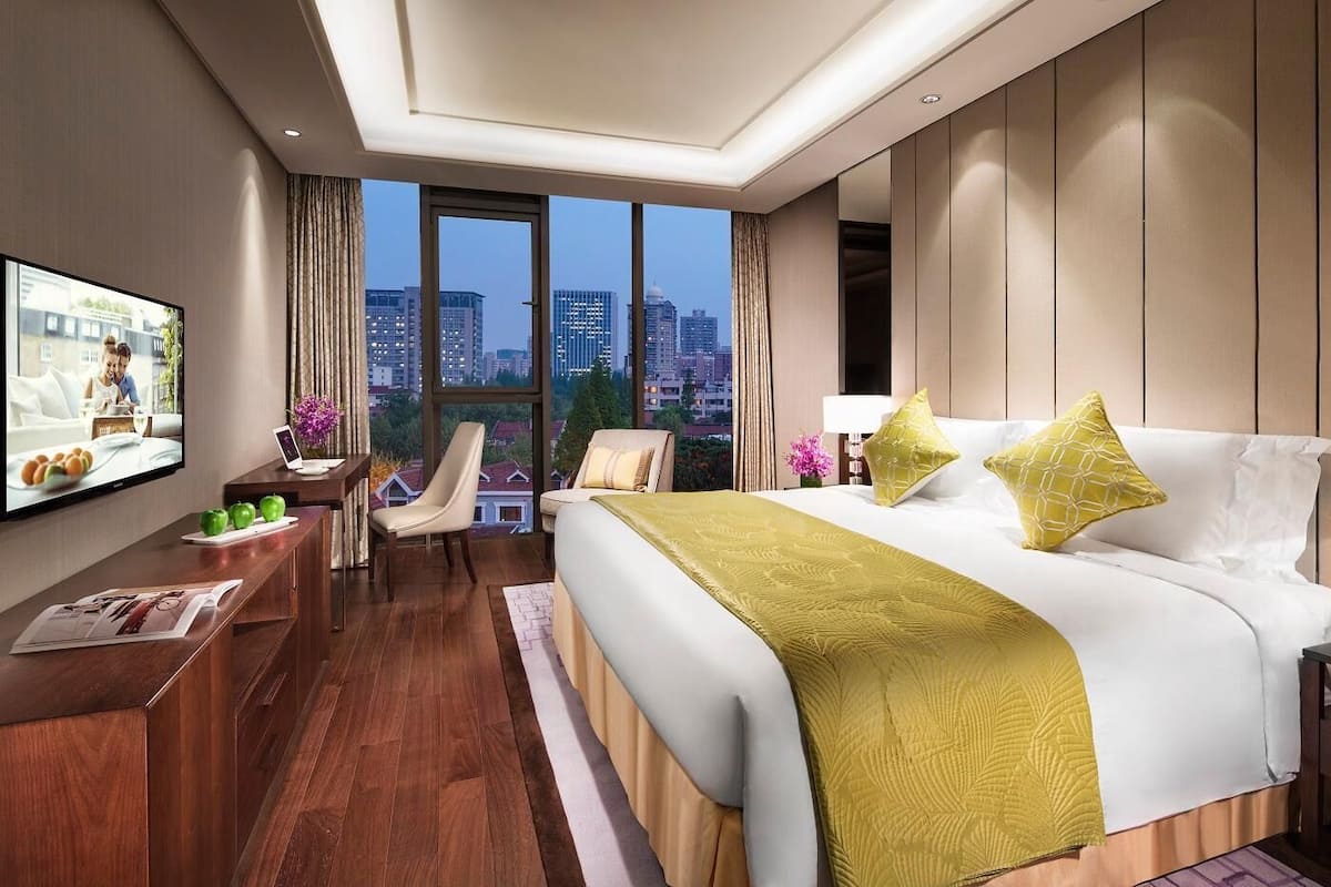 Premium bedding, in-room safe, desk, soundproofing