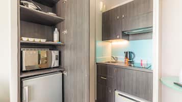Fridge, microwave, stovetop, coffee/tea maker