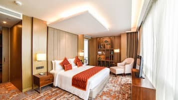 Suite (Diplomat Suite) | Premium bedding, minibar, in-room safe, desk