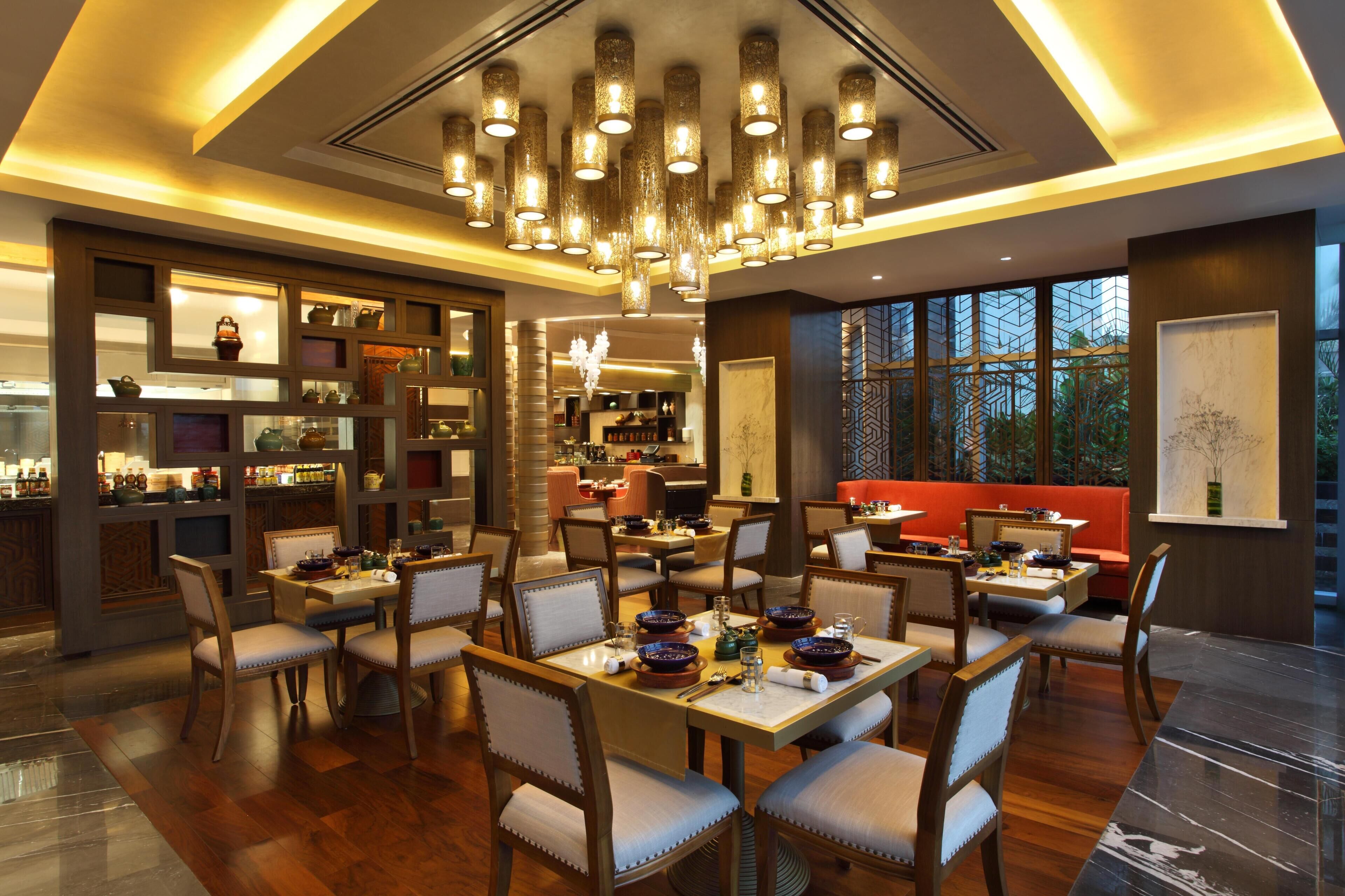 3 restaurants; breakfast, lunch, dinner and brunch served 