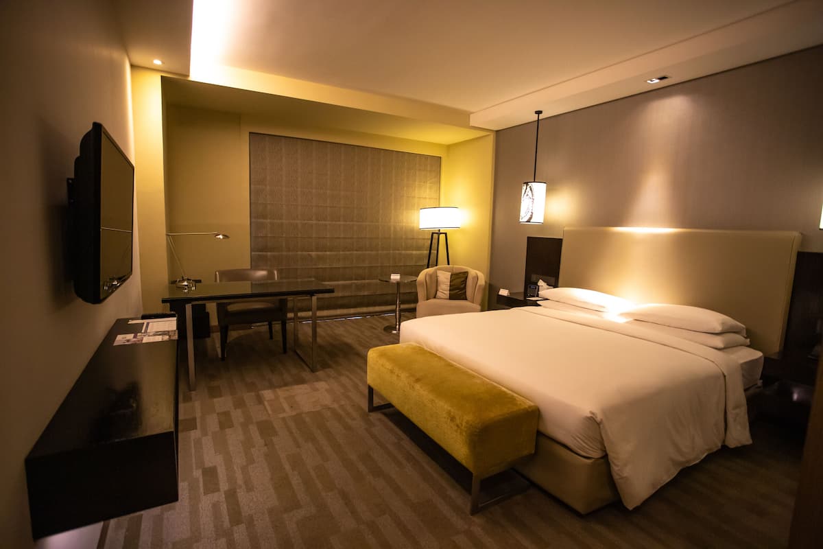 Phòng, 1 giường cỡ king | Bộ đồ giường cao cấp, minibar, két bảo mật tại phòng, bàn 