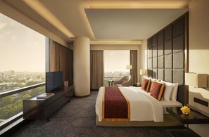 Suite (Diplomat Suite) | Premium bedding, minibar, in-room safe, desk