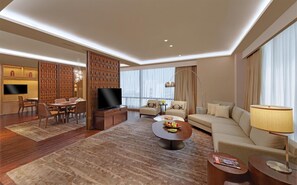 Premium bedding, minibar, in-room safe, desk - Hyatt Regency Ahmedabad (Ahmedabad)