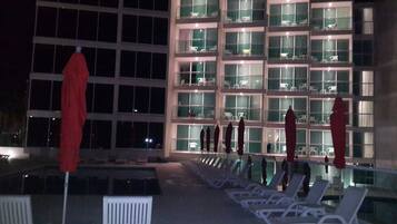 Vista frontal de la propiedad