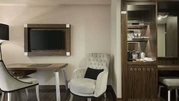 Suite, 1 Double Bed (Penthouse) | Minibar, in-room safe, desk, soundproofing