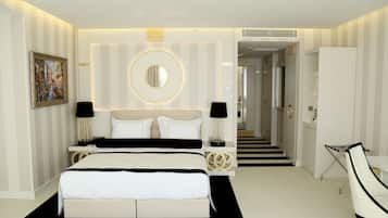 Suite, 1 Double Bed, Corner | Minibar, in-room safe, desk, soundproofing