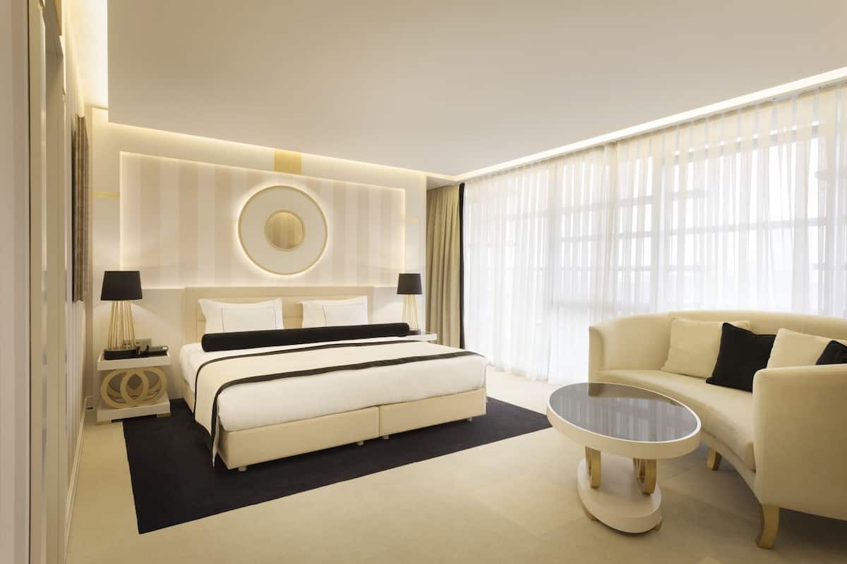 Deluxe Suite, 1 Double Bed | View from room