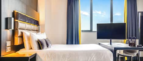 Family Studio | Hypo-allergenic bedding, in-room safe, desk, iron/ironing board