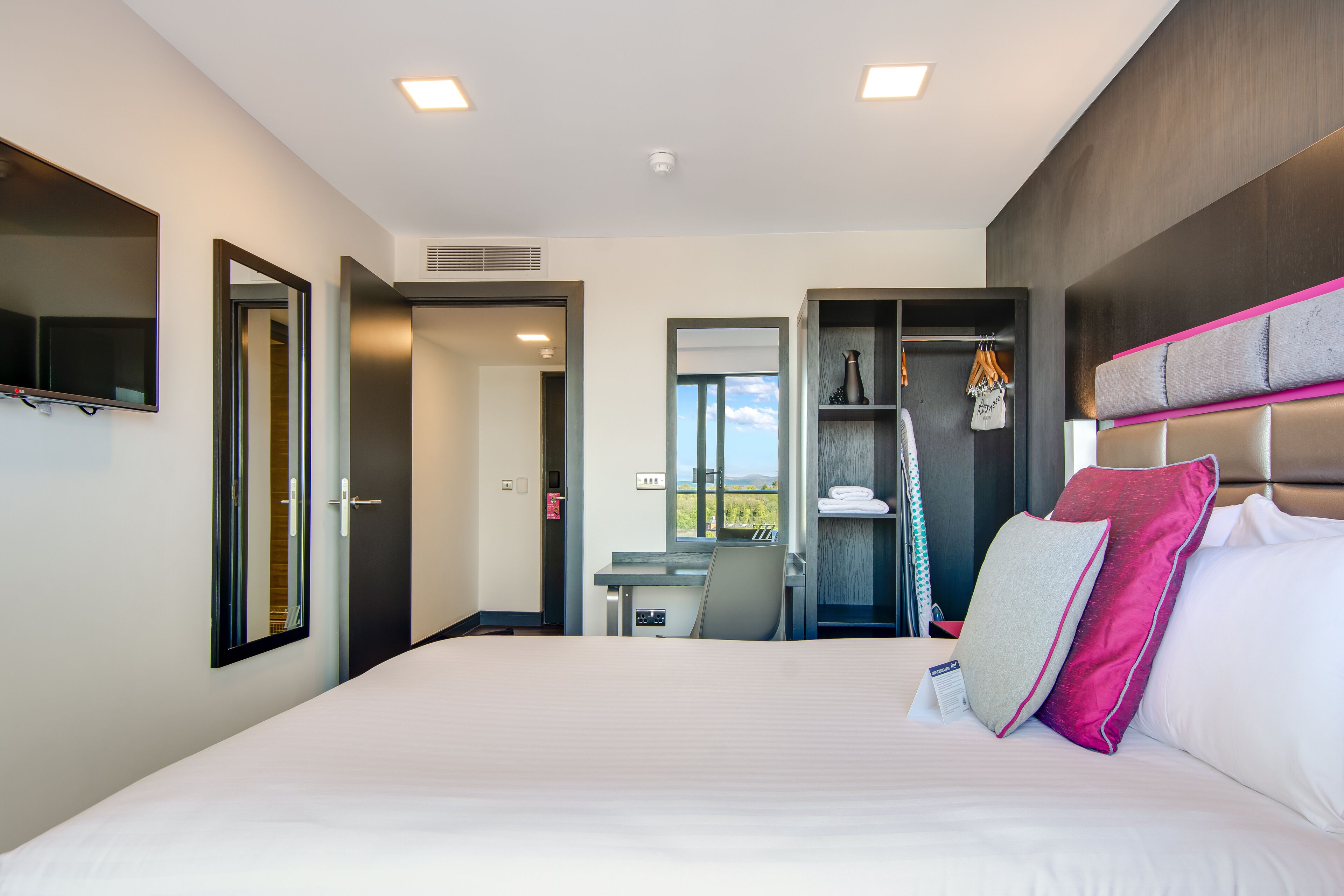 Photo - Roomzzz Chester City