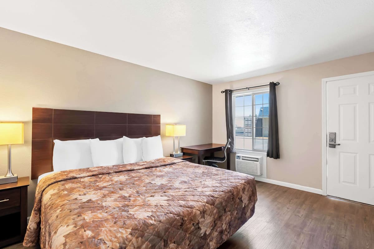 Chambre, 1 très grand lit, non-fumeurs | Wi-Fi gratuit, draps fournis, réveils