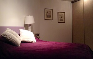 Deluxe Room, 1 King Bed | Desk, iron/ironing board, rollaway beds, free WiFi