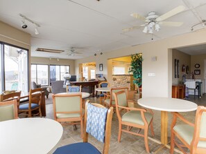 Lobby sitting area - OYO Hotel Branson MO-165 (Branson)