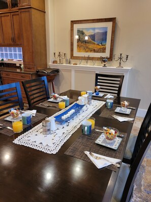 Free daily full breakfast  - OKeefe's Landing Bed & Breakfast (Vernon)