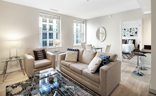 Global Luxury Suites at The White House