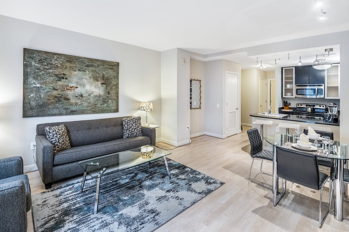 Luxury Apartment, 1 Bedroom | In-room dining