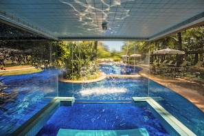 Outdoor pool, open 8:00 AM to 10:00 PM, pool umbrellas, pool loungers - Bupitanga Hotel (Tibau do Sul)