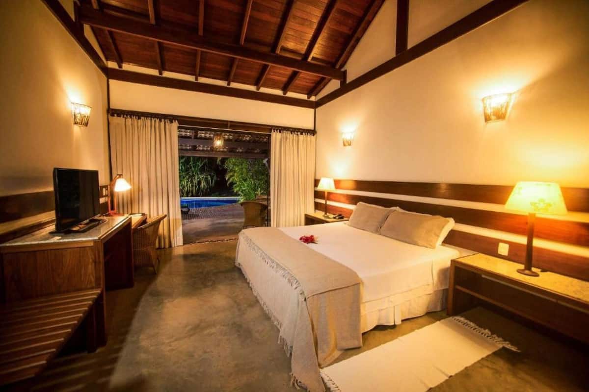 6 bedrooms, premium bedding, pillow-top beds, minibar
