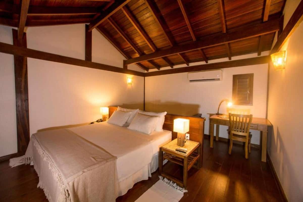6 bedrooms, premium bedding, pillow-top beds, minibar