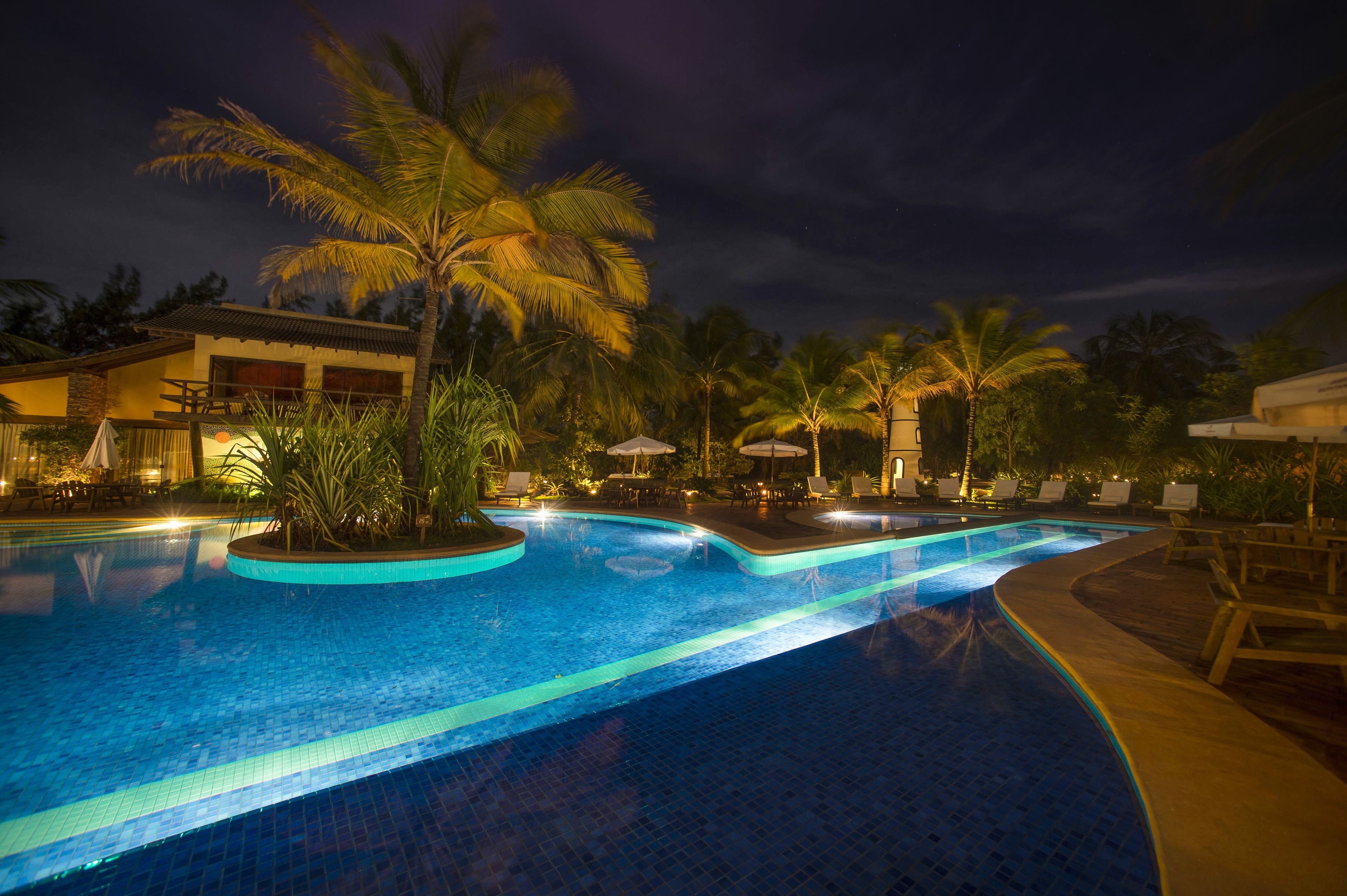 outdoor pool, open 8:00 am to 10:00 pm, pool umbrellas, pool loungers