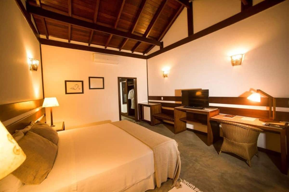 6 bedrooms, premium bedding, pillowtop beds, minibar