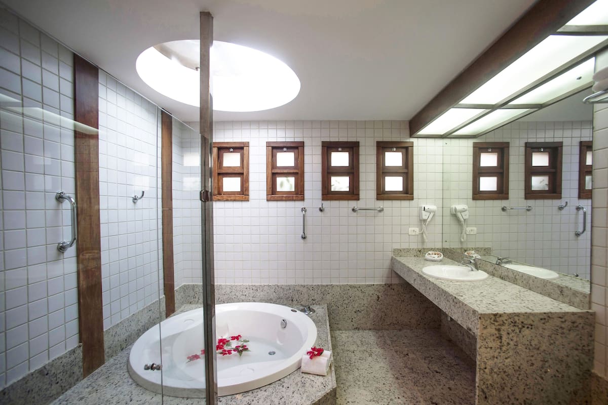 separate bathtub and shower, free toiletries, hair dryer, towels