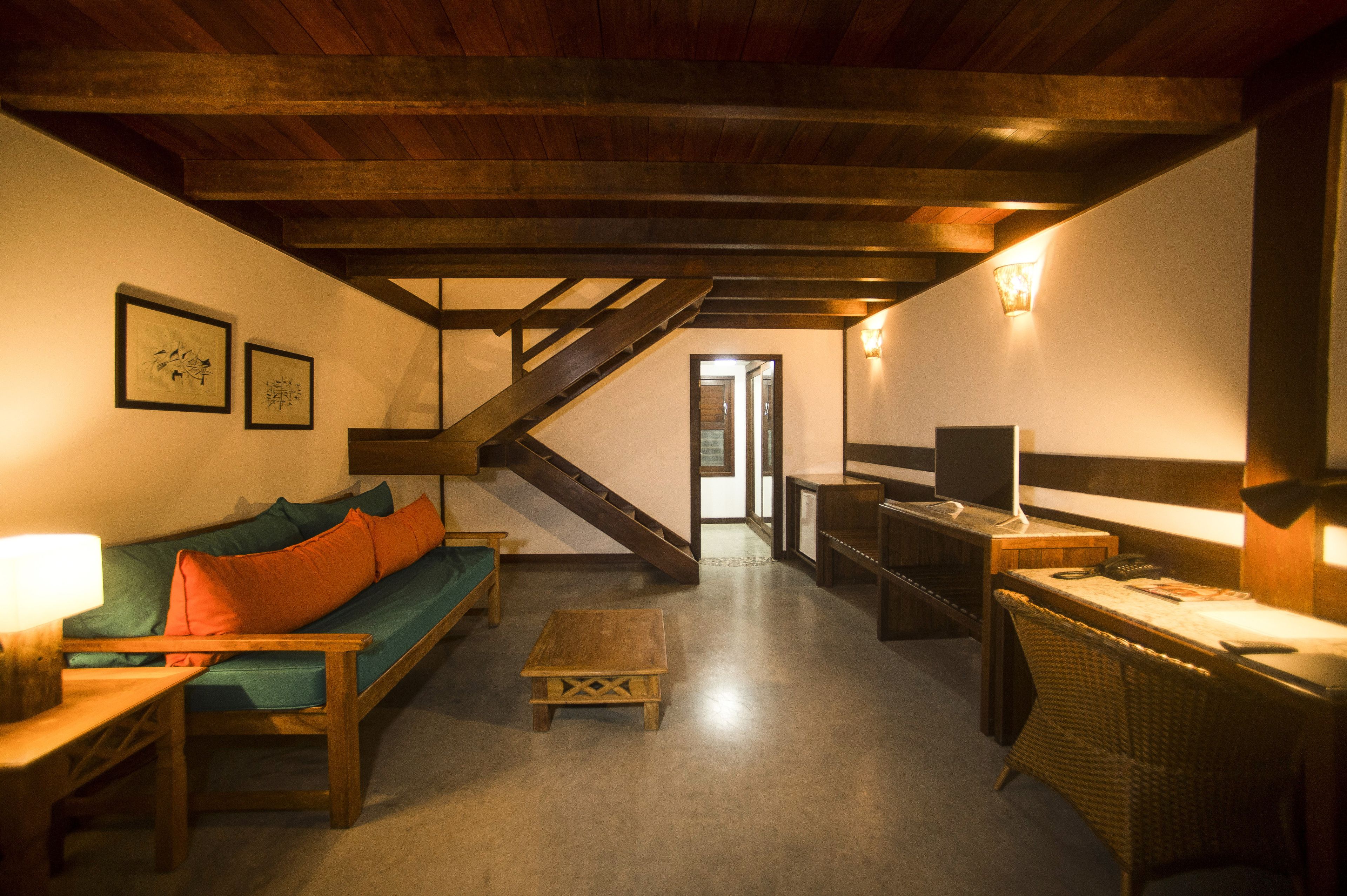 bungalow (com mezanino) | living area | 40-inch led tv with digital channels, tv