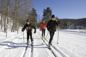 Snow and ski sports - Algonquin Motel (Machar)