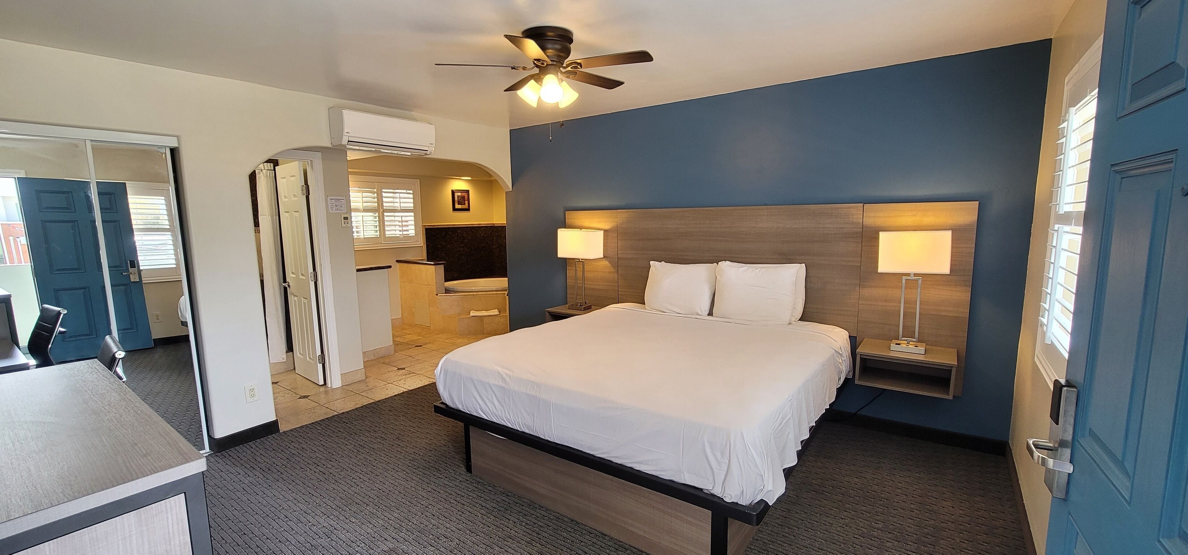 Junior suite, 1 kingsize bed, hot tub | Lakens van Egyptisch katoen, luxe beddengoed, Tempur Pedic-bedden