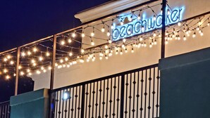 A building with a neon sign that reads "beachchucker" and string lights. - Pismo Beachwalker Inn & Suites (Pismo Beach)