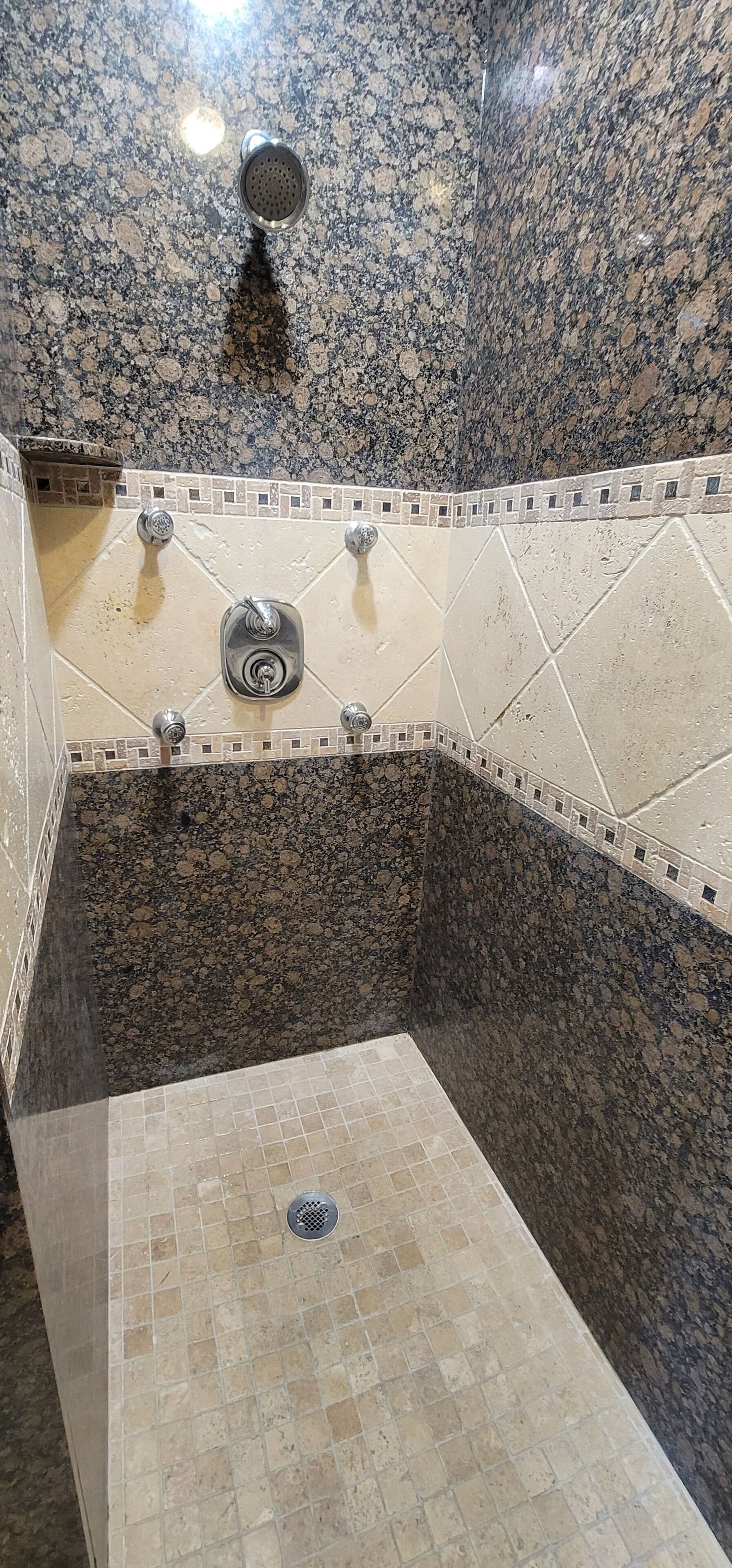 Junior Suite, 1 King Bed, Hot Tub | Bathroom | Free toiletries, hair dryer, towels