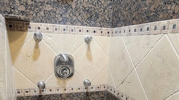Junior Suite, 1 King Bed, Hot Tub | Bathroom | Free toiletries, hair dryer, towels