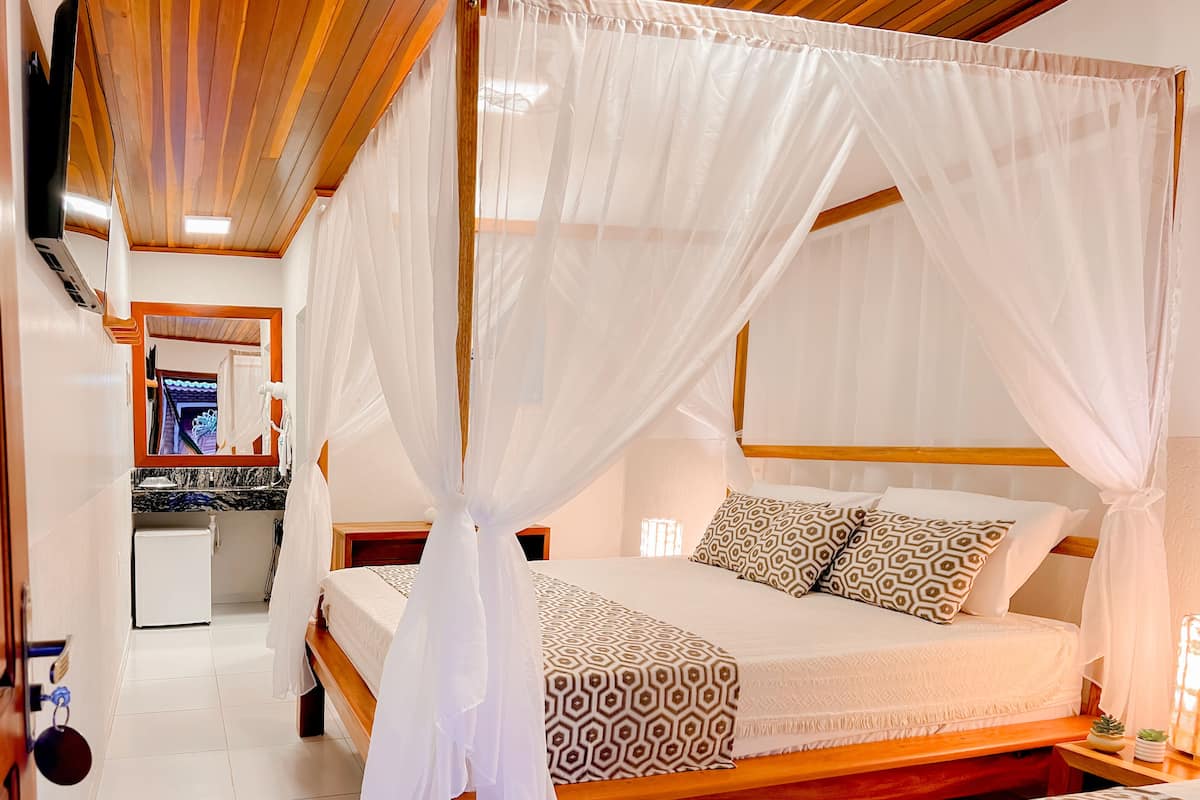 Skrivebord, wi-fi (inkludert) og sengetøy