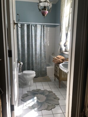 Suite, 2 Queen Beds (French Suite) | Bathroom | Designer toiletries, hair dryer, soap, shampoo - Shadowlawn Bed & Breakfast (Columbus)