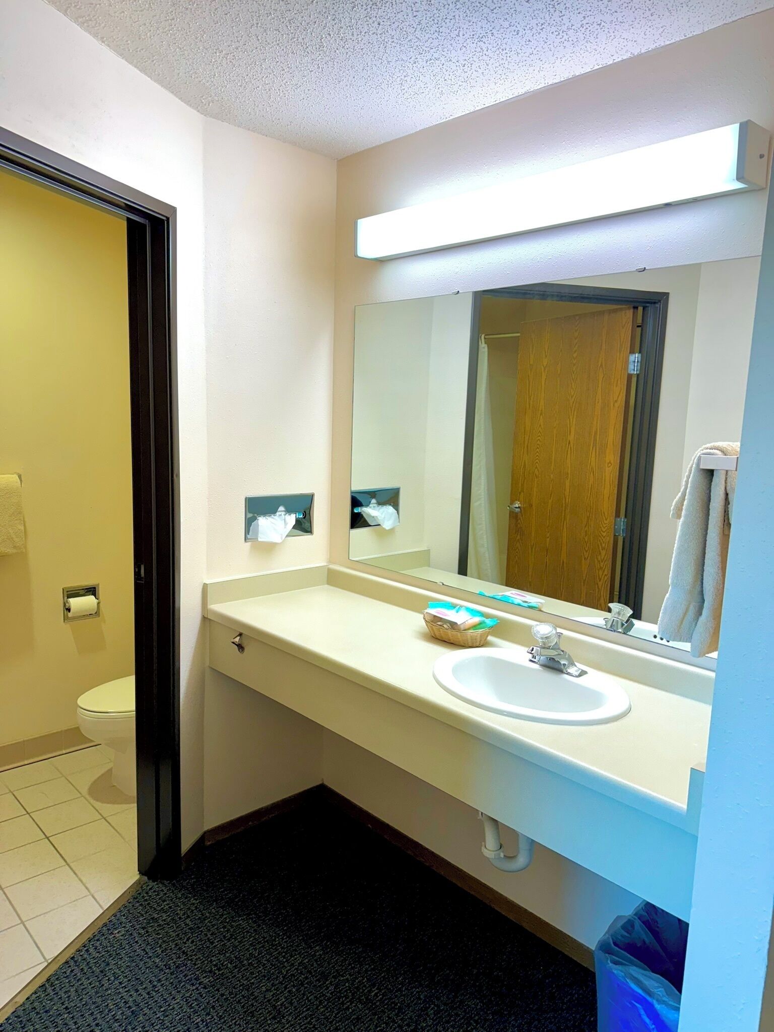 room, 1 king bed, jetted tub | bathroom | free toiletries, hair dryer, towels