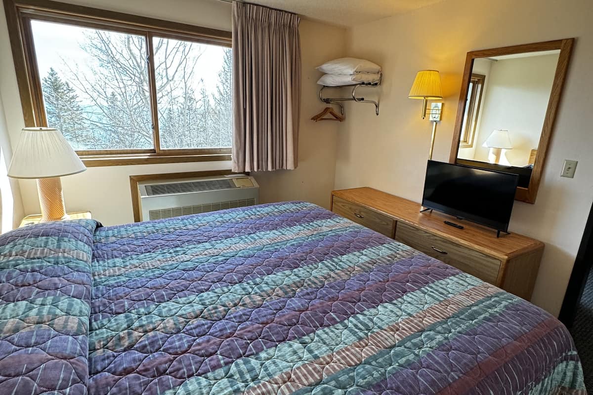 family room, multiple beds | desk, blackout curtains, bed sheets