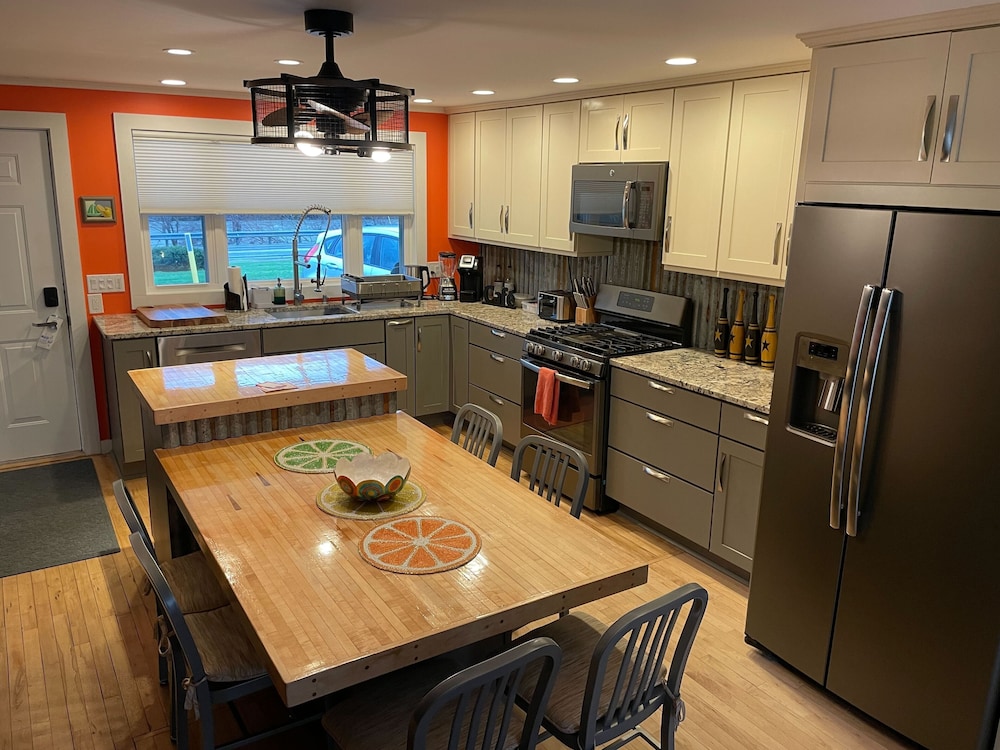 Sleep Woodstock Motel by null