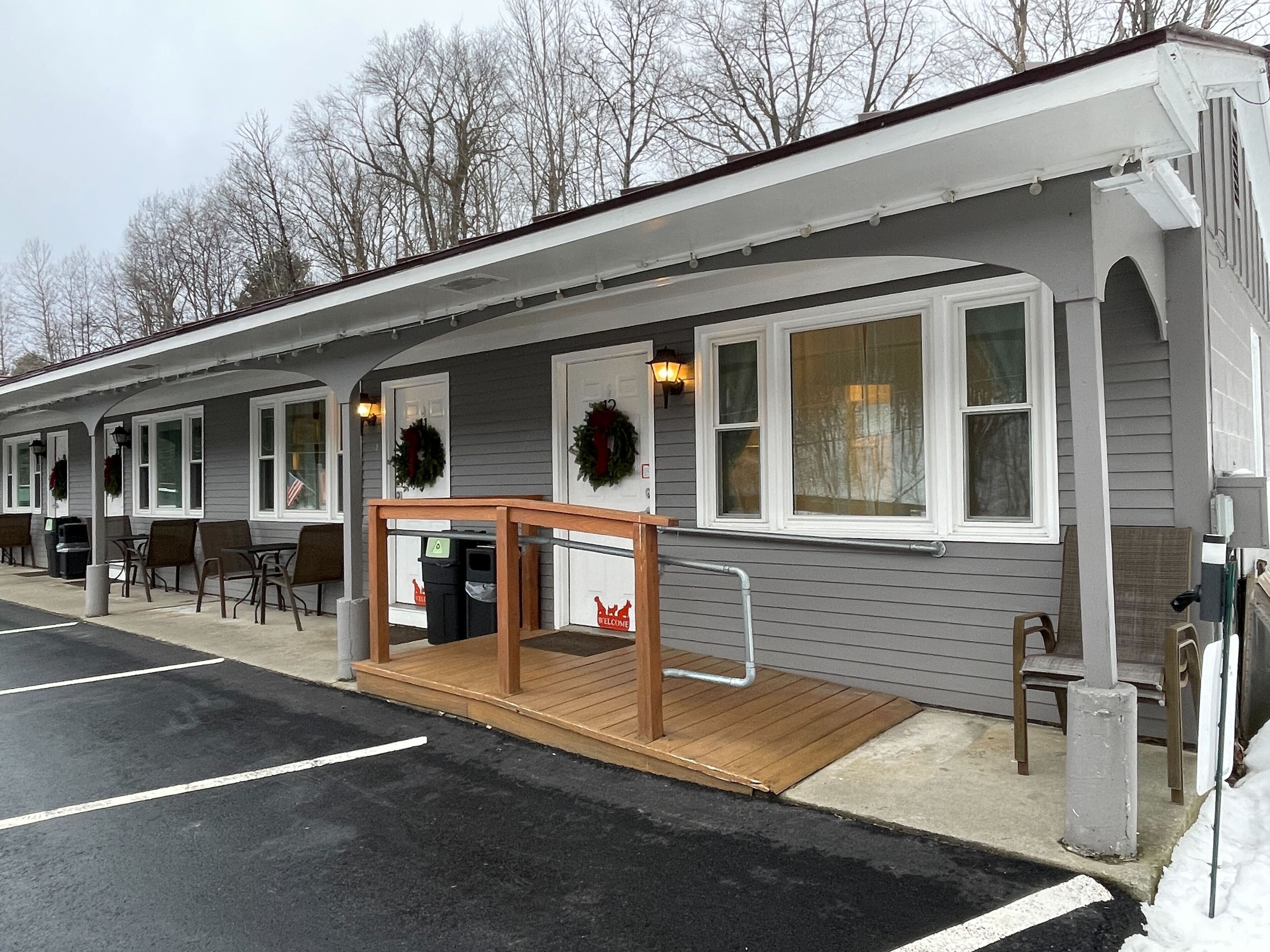 Accessible, Dog-Friendly Double | Individually decorated, desk, blackout drapes, iron/ironing board