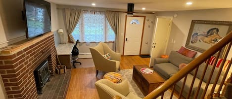 Deluxe Suite | Individually decorated, desk, blackout curtains, iron/ironing board