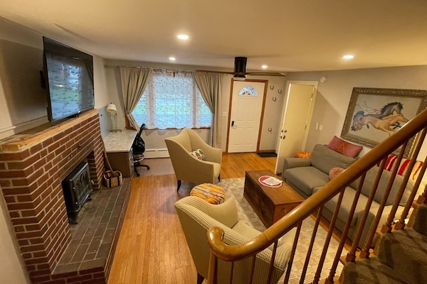 Deluxe Suite | 2 bedrooms, individually decorated, desk, blackout drapes
