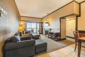 40-inch flat-screen TV with cable channels, TV, fireplace - The Ridge Sierra (Stateline)