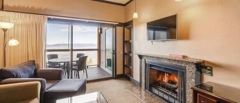 Basic Condo, 2 Bedrooms, Non Smoking, Mountain View