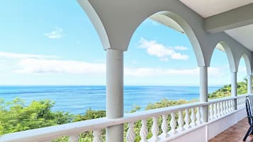 Sea Breeze, 2 Bedroom Apartment | Vista desde la habitación